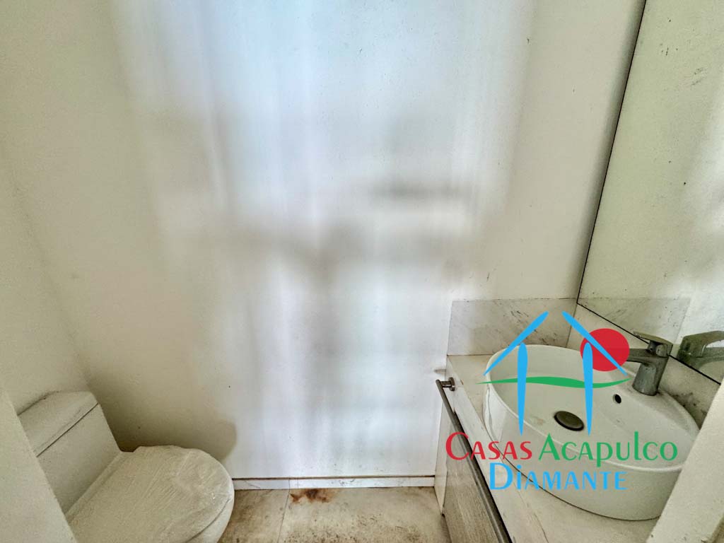 Solar Ocean PH 3 - Baño de visitas 1